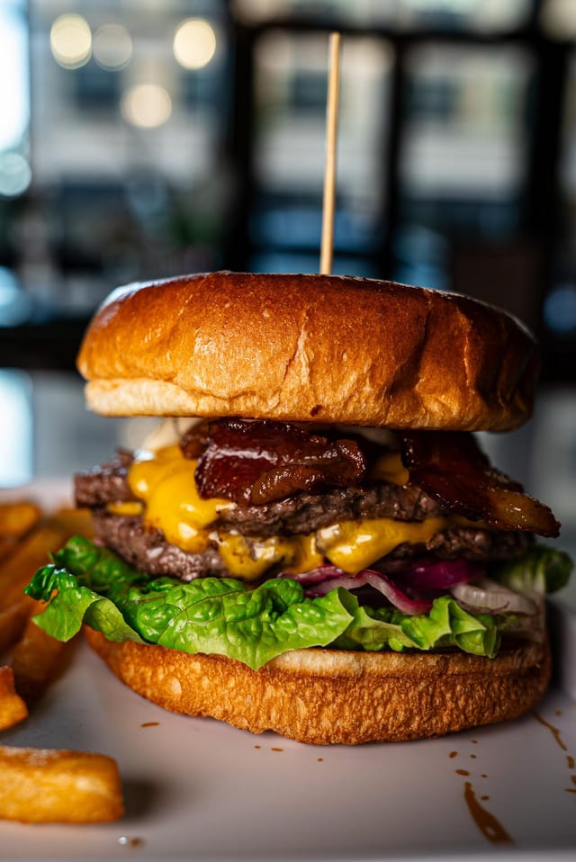 1/2 lb Burger..